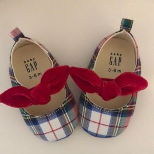 Gap baby shoes